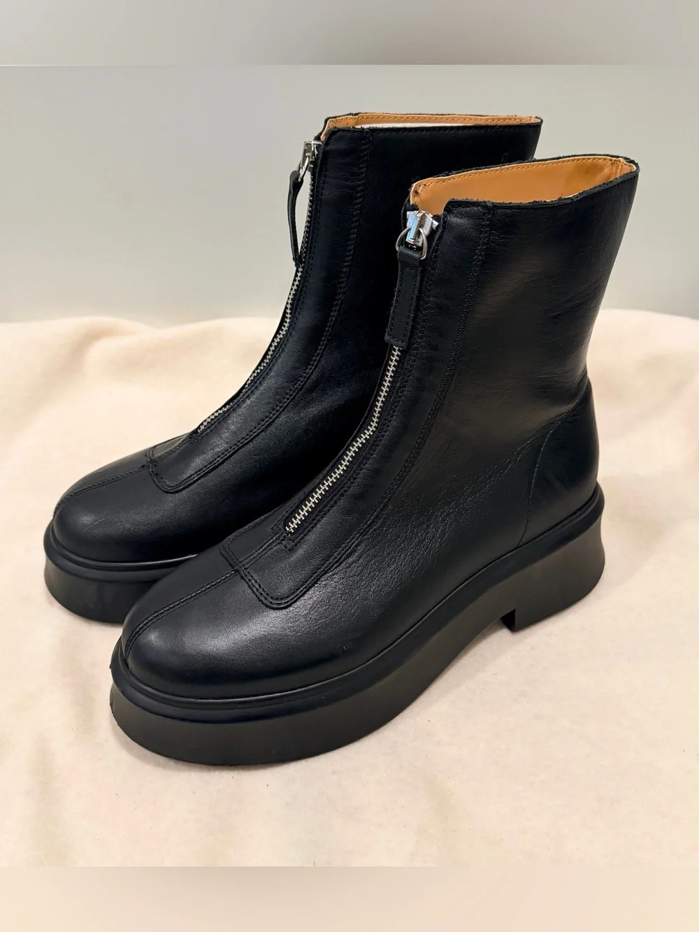 Steve Madden Jones Black Leather Front Zip Platform Ankle Boots Size 8.5 NWOB